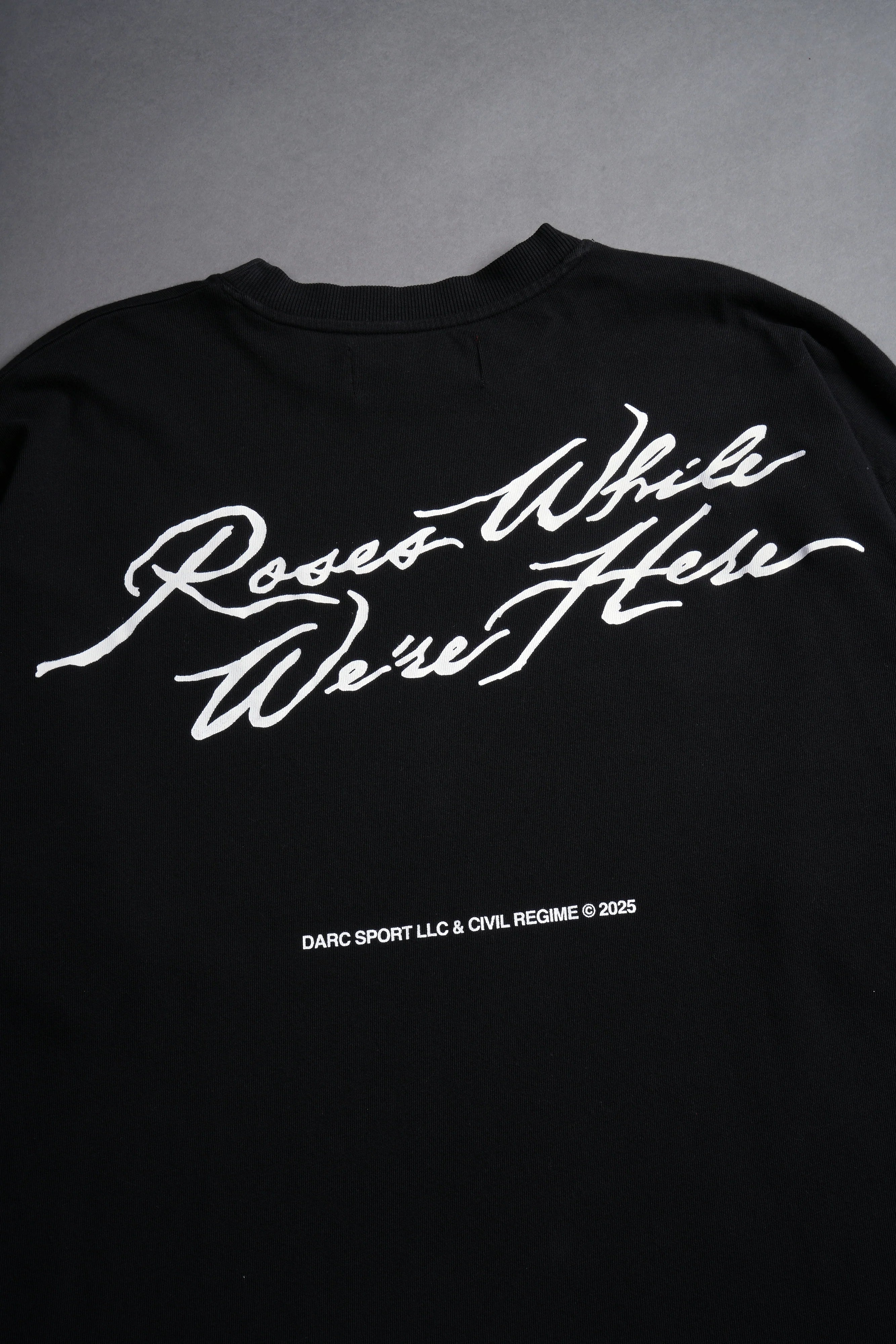 CAMISETA "ROSES WHILE WE'RE HERE" - D1 WOLVES
